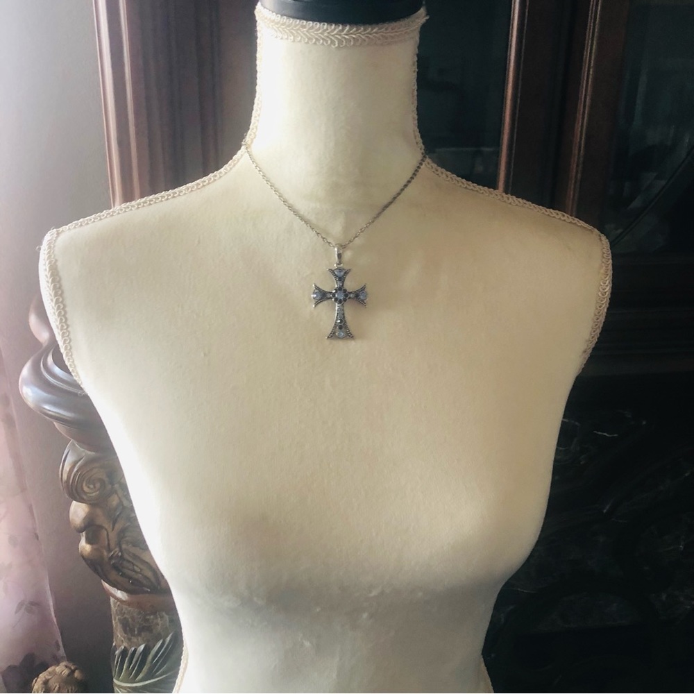 Blue stone cross pendant on chain necklace - Picture 5 of 9